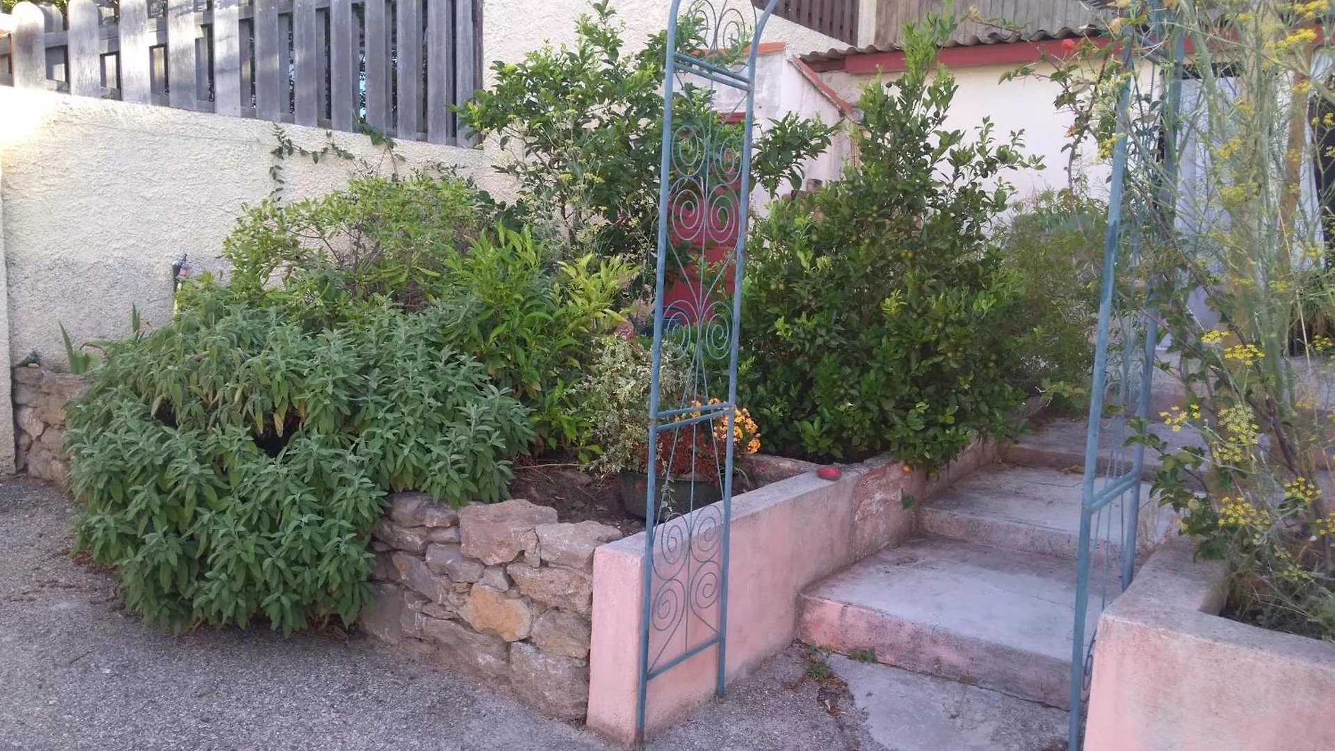 Chambre Paisible Proche Calanques Et Centre La Ciotat 0*,  France